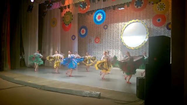 Выступление танцевального ансамбля Радуга. Автозавод Горький - Нижний Новгород смотреть онлайн