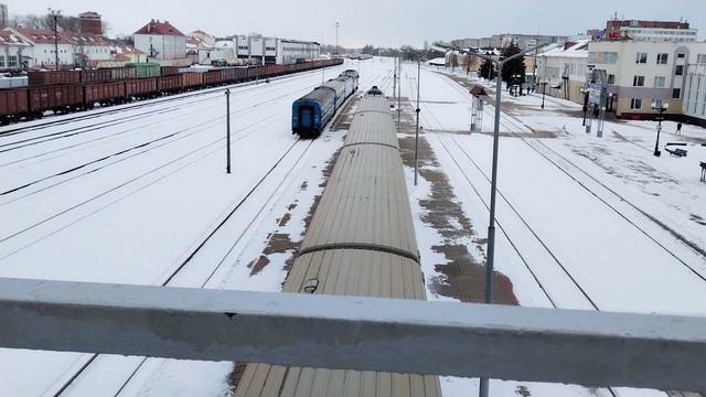 "Съёмка с моста" Дизель-поезд ДДБ1-1126 (ДРБ2-009) отправляется со станции Полоцк смотреть онлайн