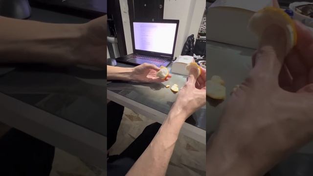 Сорвали апельсины на улице, что это за вкус??♀️ смотреть онлайн