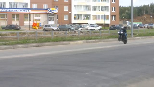 Первые попытки вилли =) Yamaha YZF-R6 видео 1 смотреть онлайн