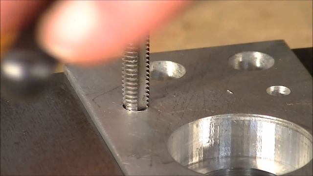 139 How to cut / make a thread in a blind hole смотреть онлайн