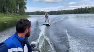 Сап борд за лодкой на верёвке