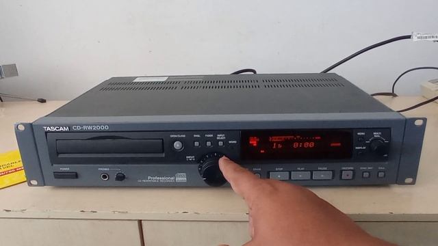 GRAVADOR CD TASCAM CDRW2000 смотреть онлайн