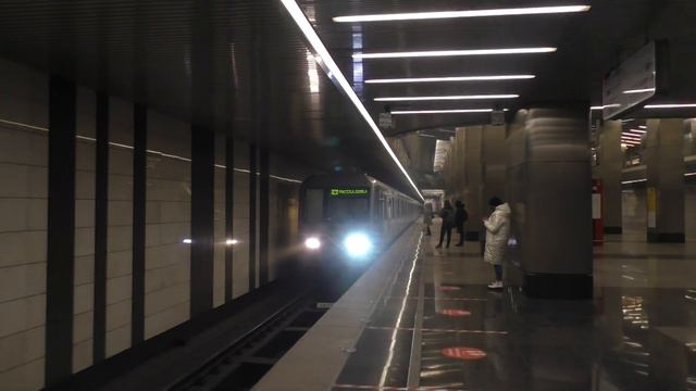 Метропоезд 81-760/761 Ока станция Деловой Центр смотреть онлайн