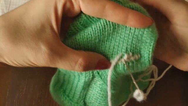 Вышивка по петлям на вязаных изделиях #вязание #вышивкапопетлям смотреть онлайн