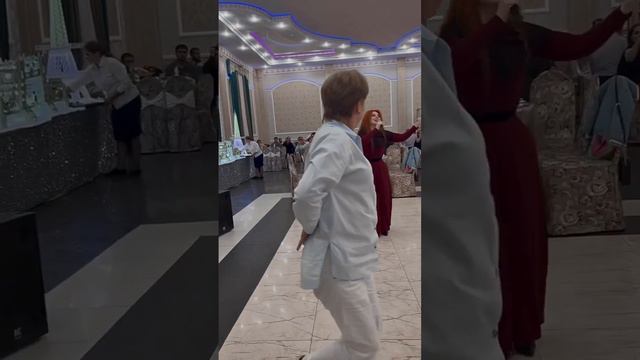 Девушки порвали танец 🔥😂 классно танцуют 👍🔥 смотреть онлайн