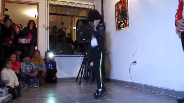 Mini Michael Jackson Peruano: Fabian Paz - Billie Jean смотреть онлайн