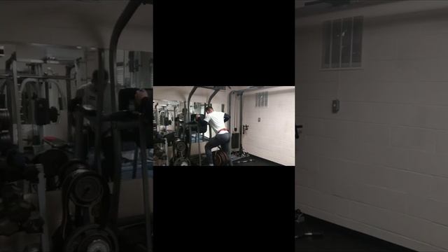 Зарубились со спортивным батей.Отжимания на брусьях с весом. смотреть онлайн