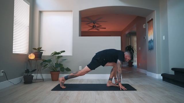 30 Minute Intermediate Vinyasa Flow Yoga For Your Morning смотреть онлайн