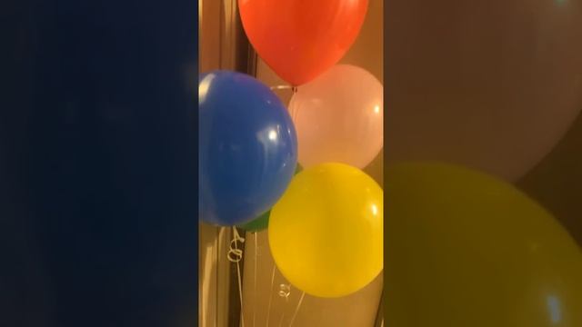 Заяц из шаров. Ромашки из шдм. Фонтан и цифра фольга. Гелий ! смотреть онлайн