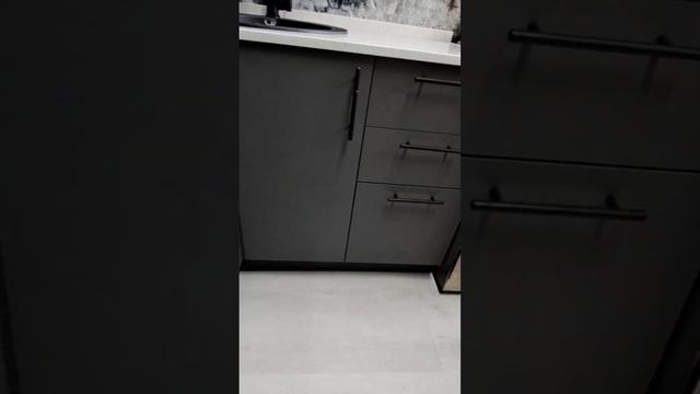 Стильная угловая кухня на заказ. Дизайн маленькой кухни смотреть онлайн