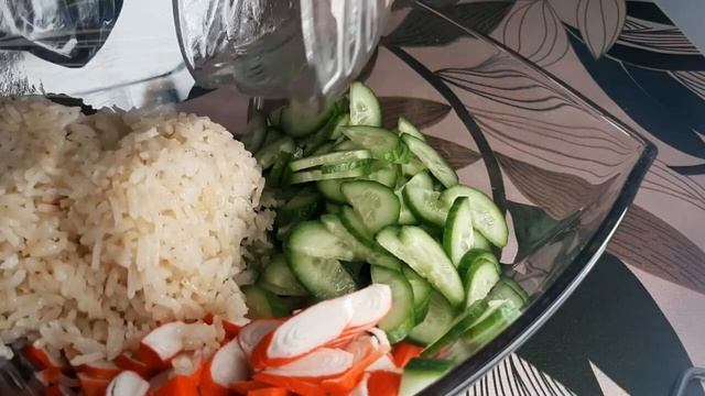 Лучший КРАБОВЫЙ салат! На самом деле все просто и НЕВЕРОЯТНО вкусно! смотреть онлайн
