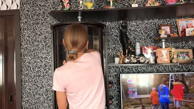 УБОРКА СТЕНКИ ПОД ТЕЛЕВИЗОР | навожу уют дома смотреть онлайн