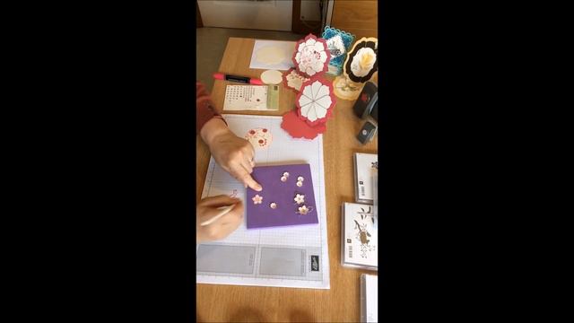 This Easel Card Tutorial will show you how to create a really pretty but simple card смотреть онлайн