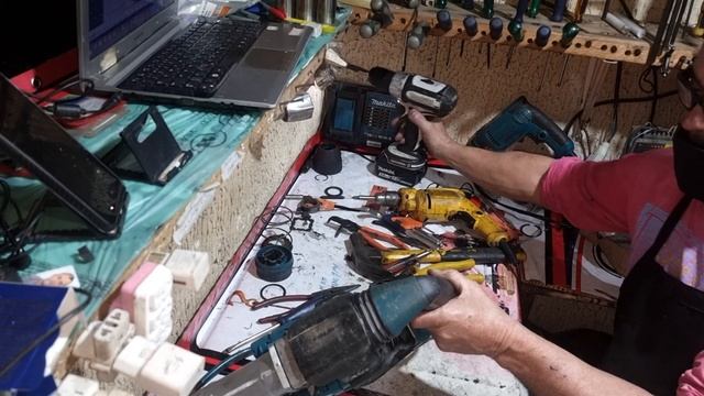 desmontando o martelo makita смотреть онлайн