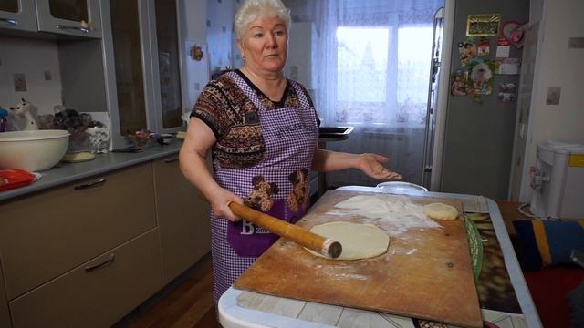 Татарские сладкие пироги / Татарский суп с лапшой / Рецепты томских татар смотреть онлайн