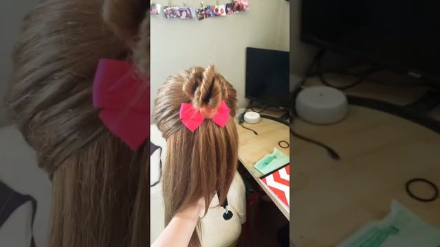 Trying out a new hairstyle￼ смотреть онлайн