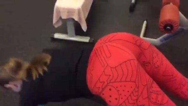 Качаем попу! Комплекс упражнений от Дмитрия Салика (англ. Dmitry Salik) смотреть онлайн