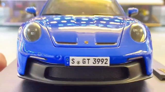 SO SÁNH HAI MẪU PORSCHE 1/18 của MAISTO VÀ SCHUCO смотреть онлайн