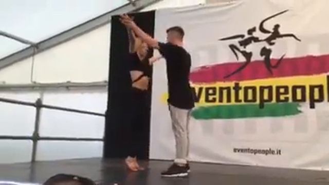 Antonio y Jasmina Berardi BACHATA SENSUAL ( Perdoname) смотреть онлайн