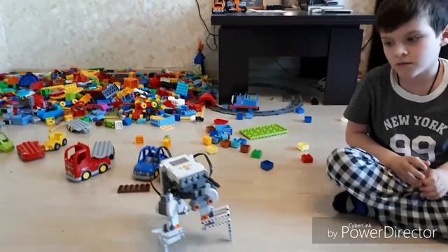 Трипод. Робот который передвигается на трех ногах. смотреть онлайн