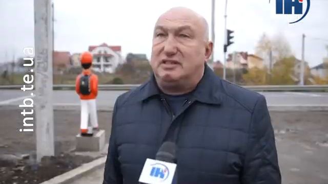 Поблизу Тернополя біля дороги встановили школярів-манекенів смотреть онлайн