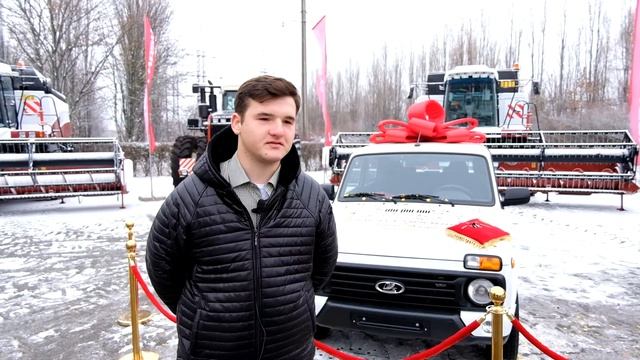 Ставрополец получил авто за рекордную в РФ производительность на тракторе Ростсельмаш смотреть онлайн