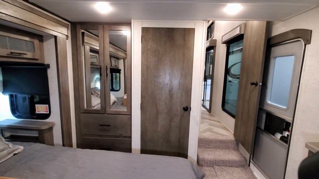 3 Bedroom 2 Story Salem Grand Villa 42FLDL Tiny Home style Trailer @ Couchs RV Nation RV Review Tou смотреть онлайн