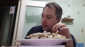 АСМР ИТИНГ. КУШАЮ КУРИНЫЕ ЛАПКИ. ASMR