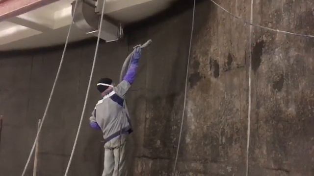 Нанесение проникающей гидроизоляции Кальмофлекс на стены подвального сооружения. Компания Акванет. смотреть онлайн