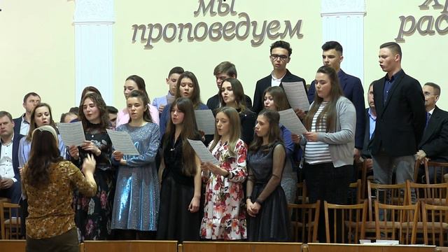 "Есть много дорог"- молодёжный хор. смотреть онлайн