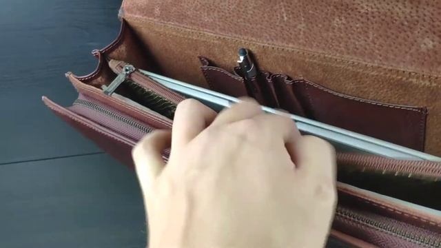 Кожаный портфель мужской коричневый Albatross 119073 Doc Braun смотреть онлайн