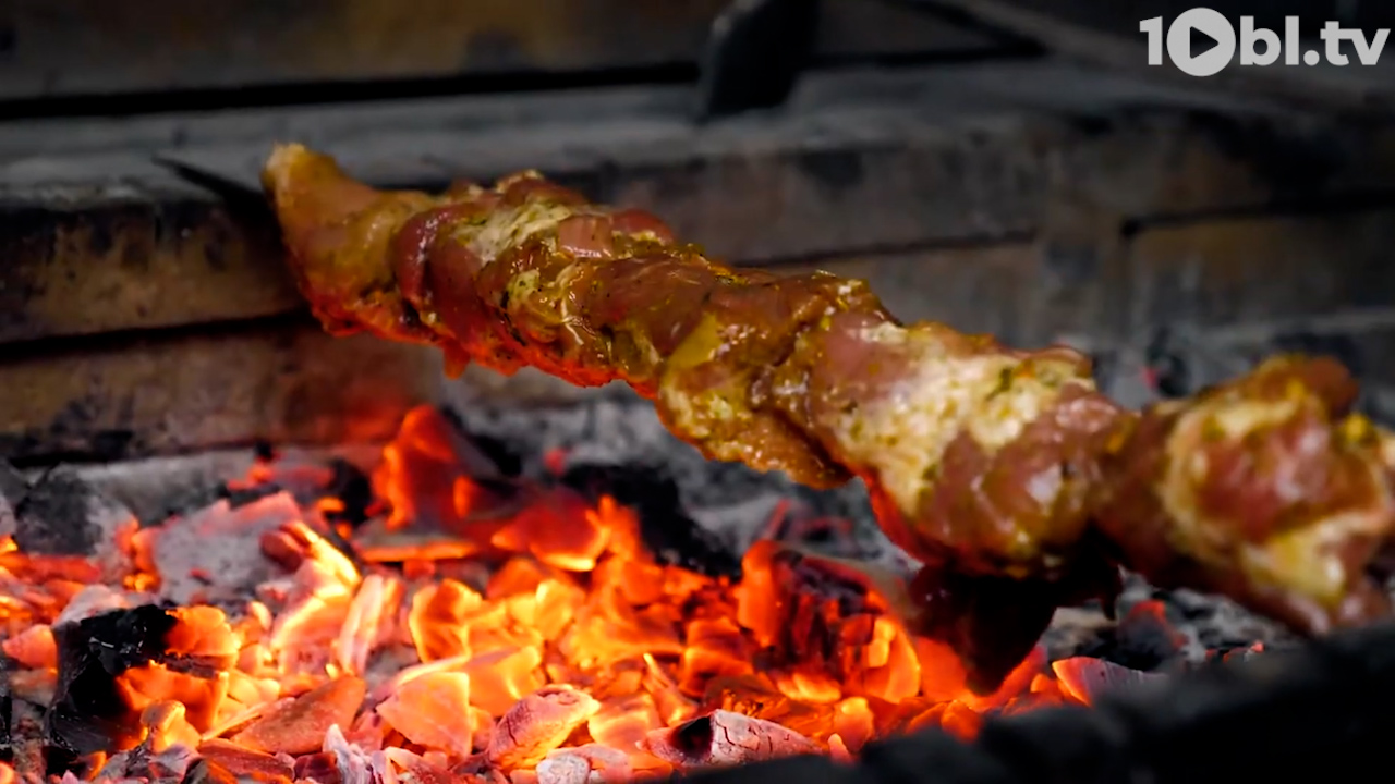 Мэрия Челябинска рекомендует ресторанам и кафе отказаться от мангальных зон. Но есть нюанс смотреть онлайн