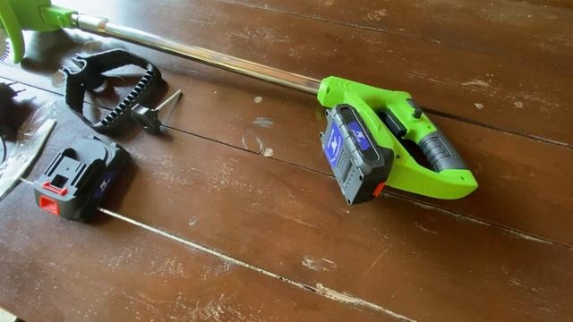 Электрический триммер для травы и сорняков