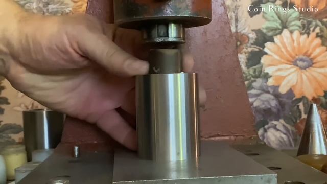 Octagonal French coin into a crown ring! смотреть онлайн