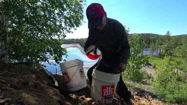 I found Floating Gold in a Northern Ontario Gold Mine. Я нашел плавающее золото в золотой шахте. смотреть онлайн