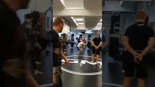 Разминка на тренировке по мма смотреть онлайн
