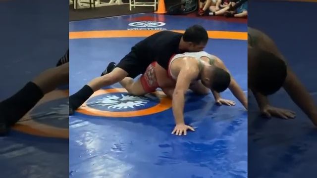 "Накат". Вольная борьба. Показывает Shahryar Shadmanfat. смотреть онлайн