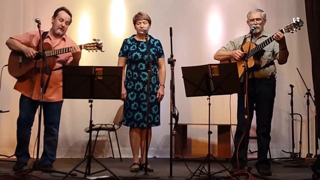 Корабли дрожат нетерпеливо  (В. Кабиков) . Исполняет группа ВКПб , город Томск.