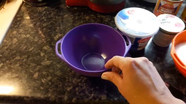 Обалденный бисквитный рулет с кремом " маскарпоне" смотреть онлайн