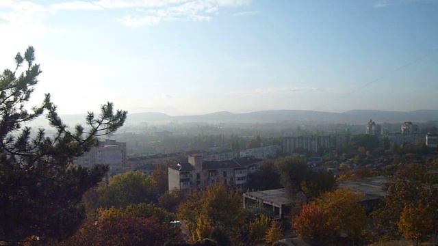 Крымские сосны, и вид на утренний Симферополь смотреть онлайн