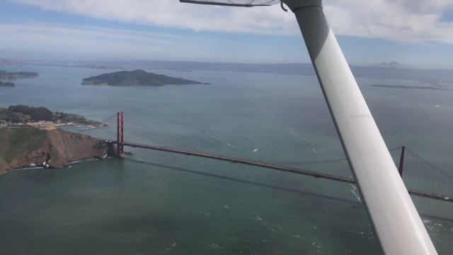 BEAUTiFUL GOLDEN GATE BRIDGE FLY BY - CESSNA 172 172SP смотреть онлайн