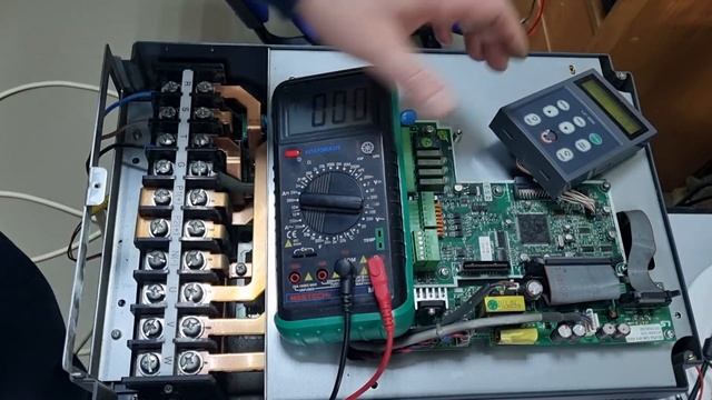 Ремонт преобразователя частоты Ls SV300iP5A-4NO от "А до Я"-"вот он этот электролит" Просто ли? смотреть онлайн