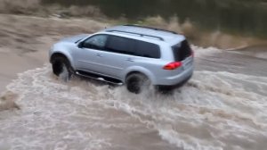 Mitsubishi Pajero Sport VS Mitsubishi Pajero IV