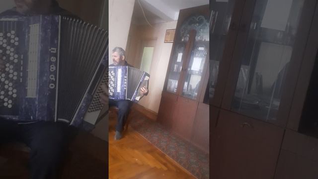 Песня и музыка написана Васильченко Олега.Песня называется ты прекраснее их всех. смотреть онлайн