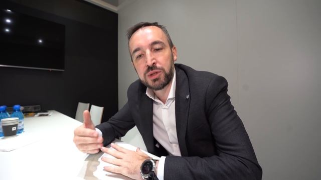 Canon EOS R at Photokina 2018 смотреть онлайн