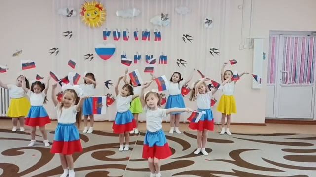 Флешмоб "Россия -Крым навсегда"?? ?Коллектив МБДОУ Детский сад "Радуга"? Октябрьский ГО смотреть онлайн