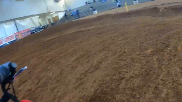 Nolan and Logan racing the indoor MX Junior Open смотреть онлайн