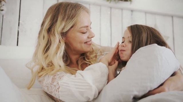 "Твоя девочка" Чувственный стих маме от дочери.. смотреть онлайн