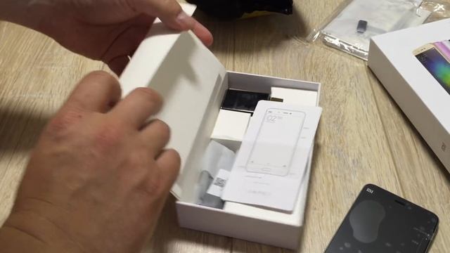 Распаковка Xiaomi Mi5 после задержки таможней смотреть онлайн